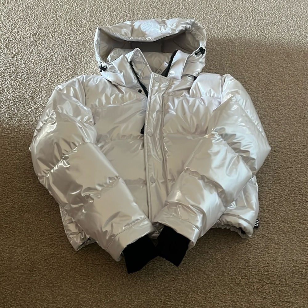 Aritzia super puff shorty white pearl SML NWT